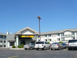 super 8 wisconsin dells phone number